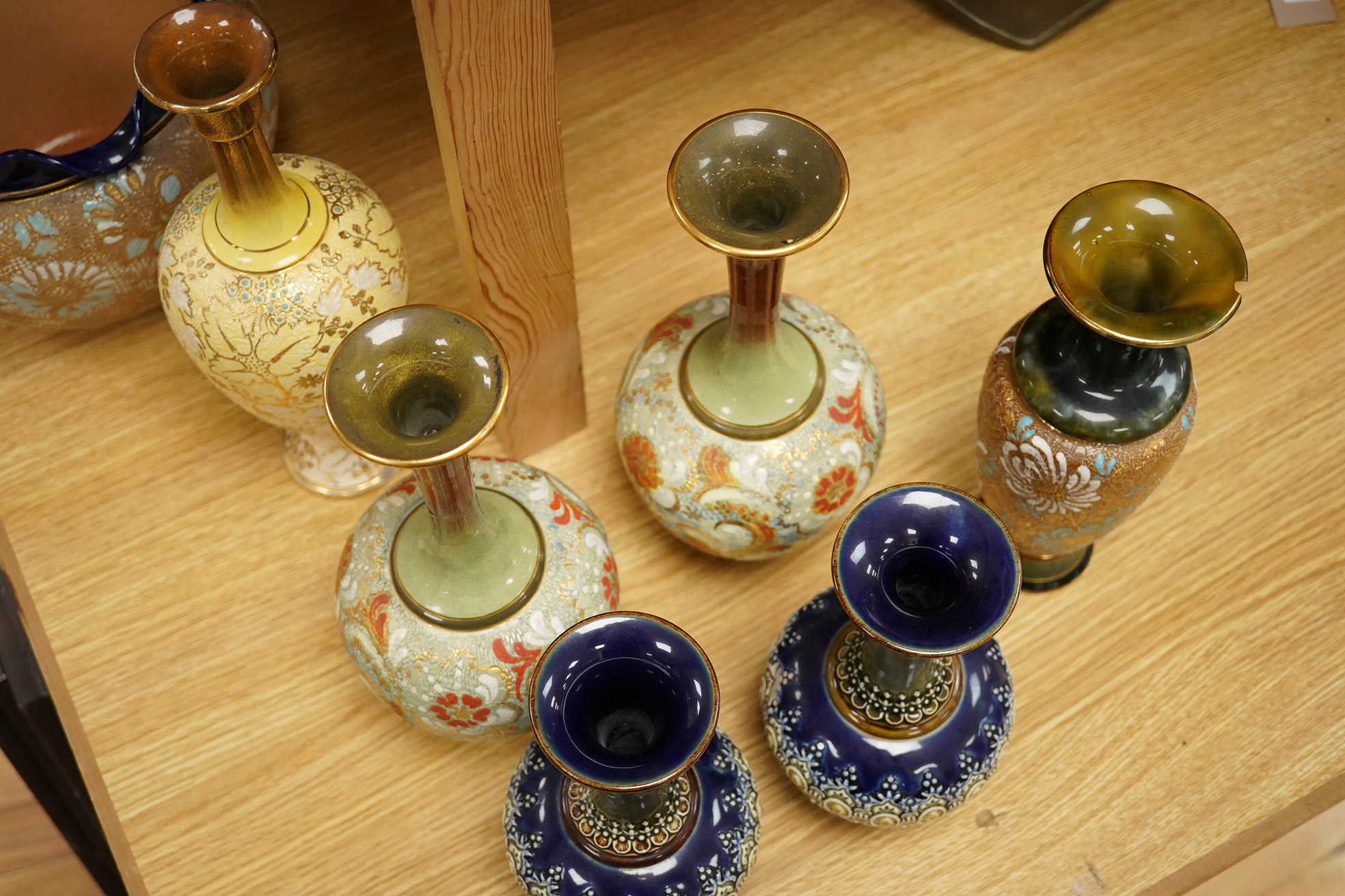 Stow pairs of Royal Doulton vase two single vases and a jardiere - top diameter 21cm